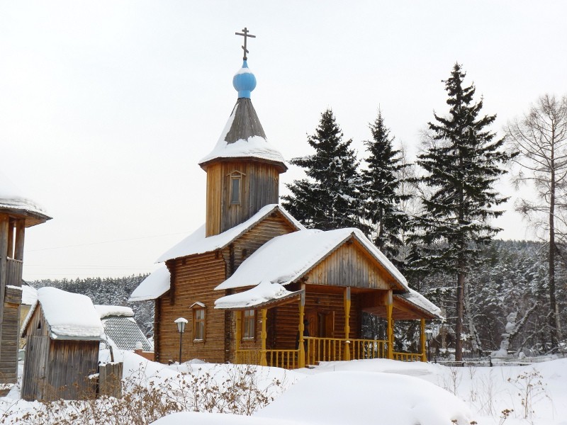 Церковь Иннокентия, епископа Иркутского, Овсянка (Дивногорск, город, Красноярский край). общий вид в ландшафте
