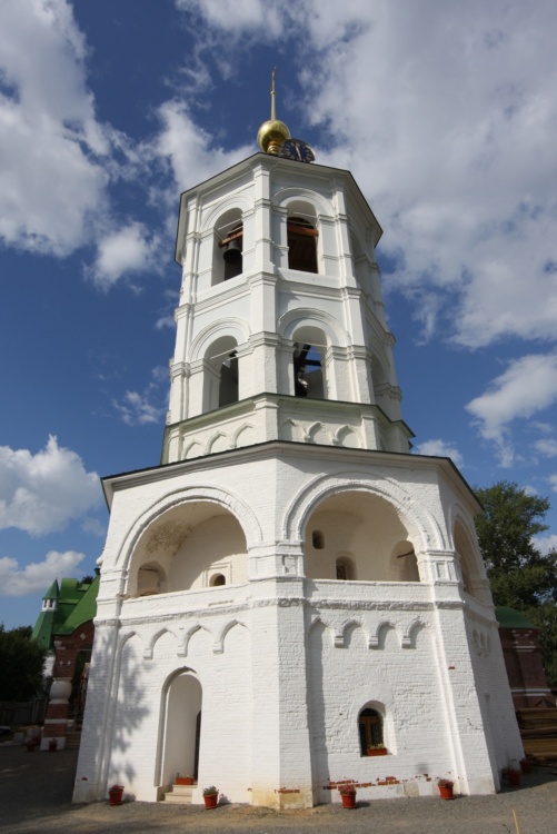 Николо-Пешношский монастырь. Церковь Мефодия Пешношского в колокольне, Луговой (Дмитровский городской округ, Московская область). фасады