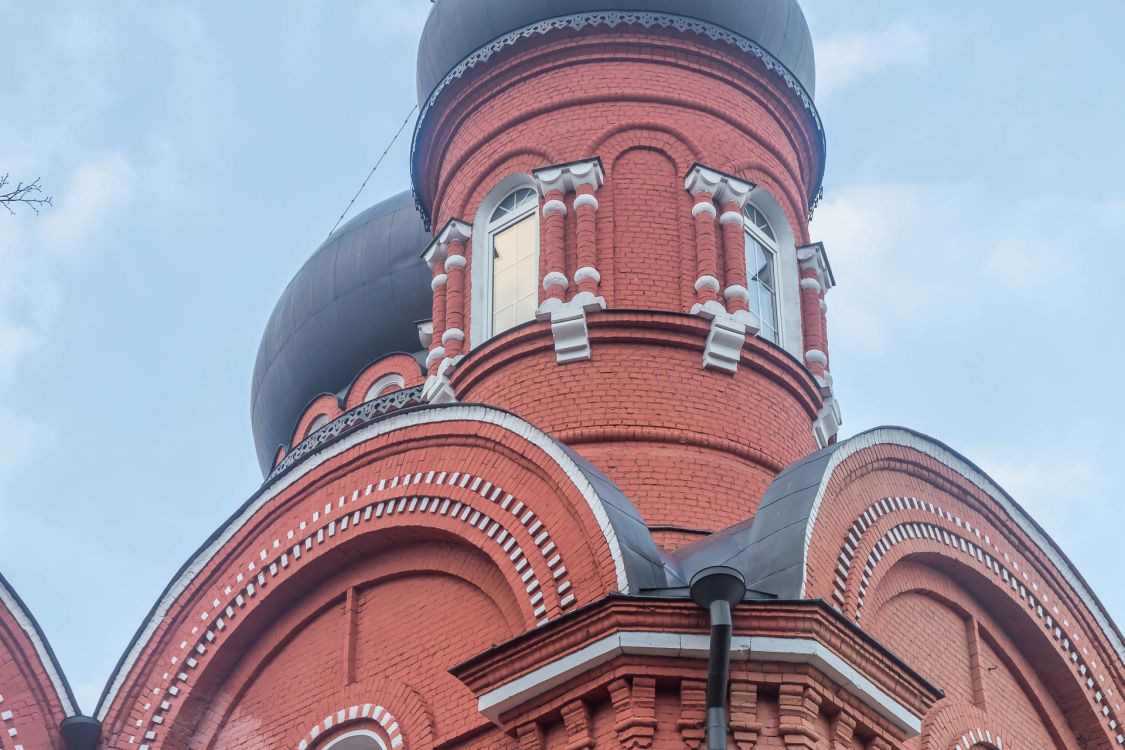 Крестовоздвиженский храм фиолетового