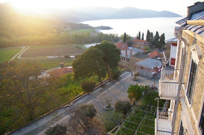 Монастырь Ватопед, Афон (Ἀθως) (Айон-Орос (Άγιον Όρος), Греция). дополнительная информация, Вид с балкона архондарика монастыря