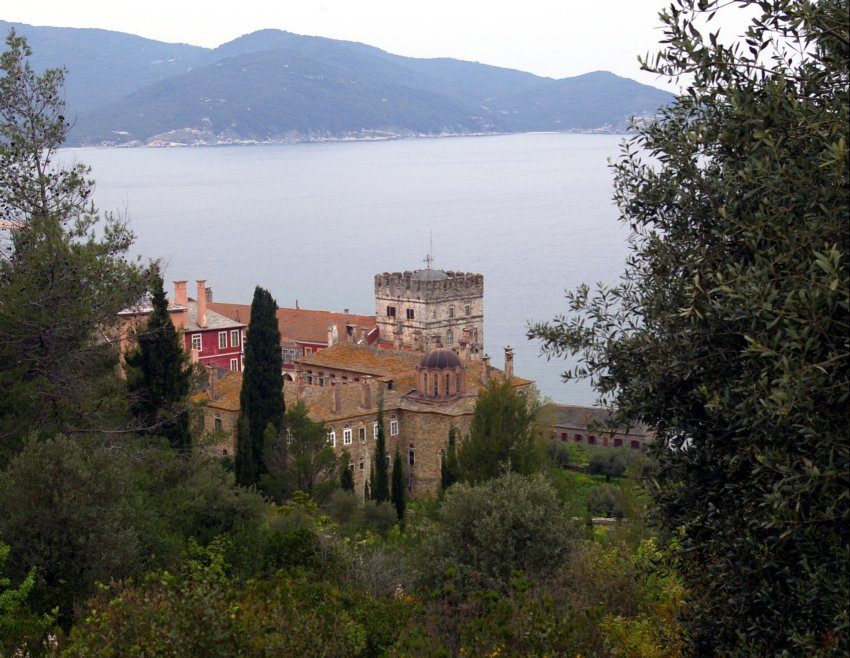 Монастырь Ватопед, Афон (Ἀθως) (Айон-Орос (Άγιον Όρος), Греция). дополнительная информация, Вид с тропы вдоль моря.