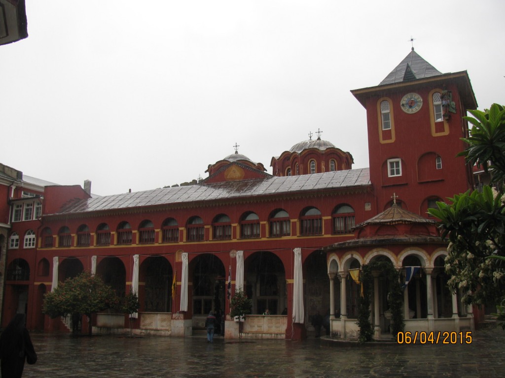 Монастырь Ватопед, Афон (Ἀθως) (Айон-Орос (Άγιον Όρος), Греция). фасады, Благовещенский собор монастыря Ватопед, где находится икона Божией Матери Всецарица и еще 3 чудотворных богородичных образа