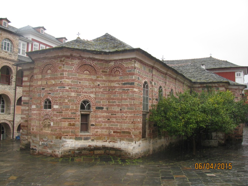 Афон (Ἀθως). Монастырь Ватопед. фасады, Трапезна церковь монастыря Ватопед