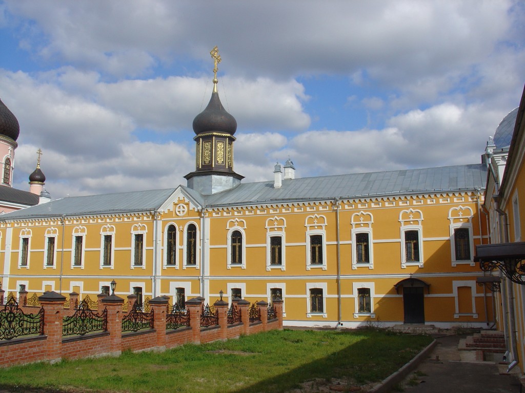 Вознесенская Давидова Пустынь. Церковь Всех Святых в трапезном корпусе, Новый Быт (Чеховский городской округ, Московская область). фасады
