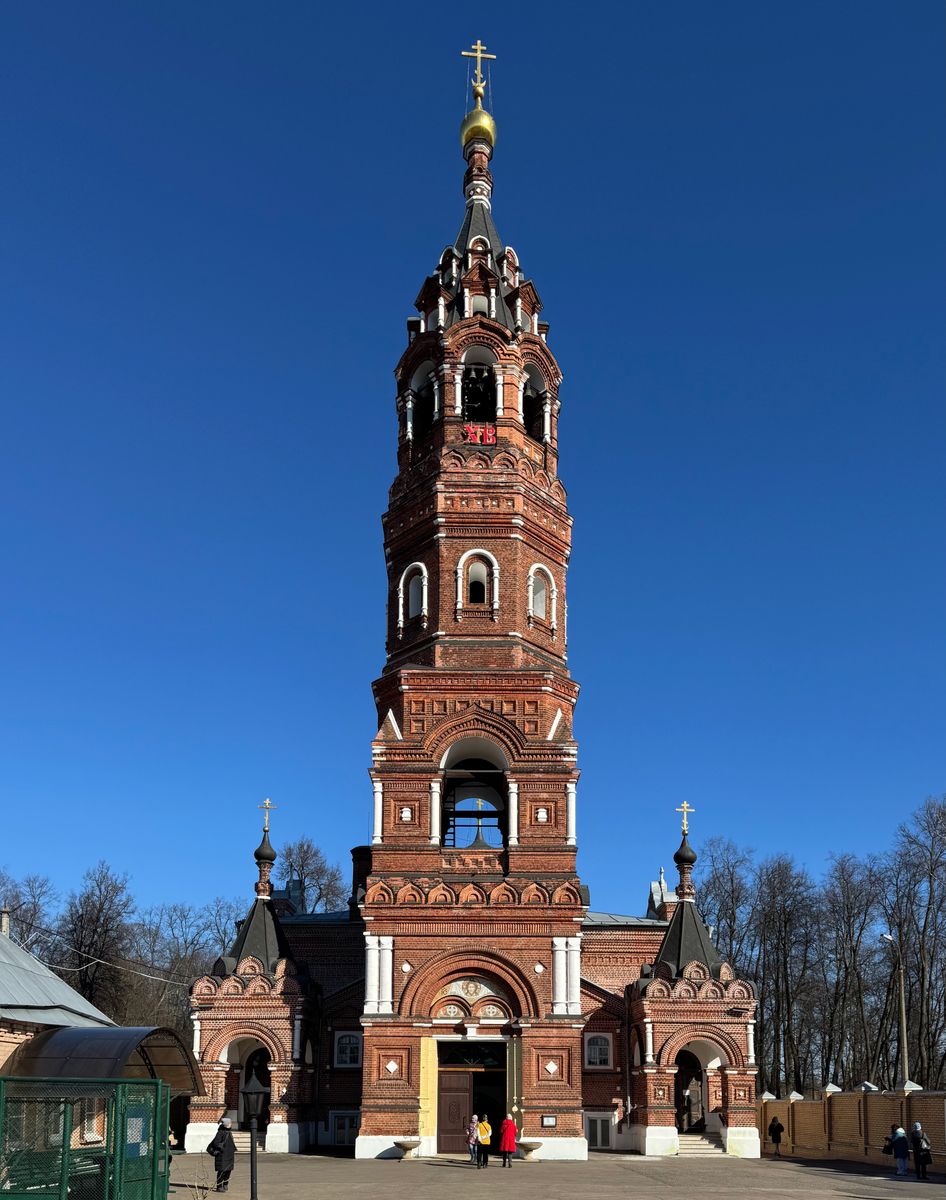 Вид с запада, фасады. Покровско-Васильевский мужской монастырь. Собор Покрова Пресвятой Богородицы, Павловский Посад (Павлово-Посадский городской округ и г. Электрогорск, Московская область)