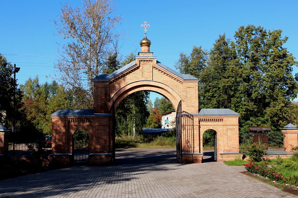 Церковь Спиридона Тримифунтского, Нея (Нейский район, Костромская область). дополнительная информация, Входные врата.