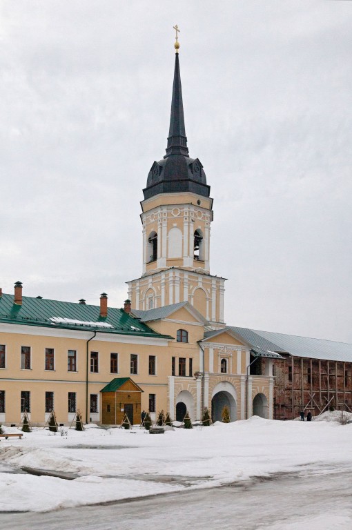 Николо-Радовицкий монастырь. Церковь Петра и Павла в надвратной колокольне, Радовицы (Егорьевский городской округ, Московская область). фасады