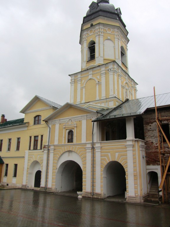 Николо-Радовицкий монастырь. Церковь Петра и Павла в надвратной колокольне, Радовицы (Егорьевский городской округ, Московская область). архитектурные детали