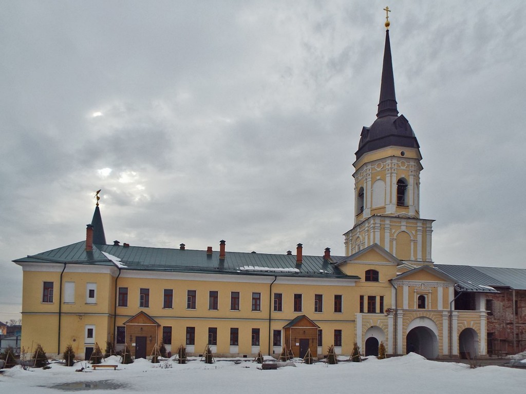 Николо-Радовицкий монастырь. Церковь Петра и Павла в надвратной колокольне, Радовицы (Егорьевский городской округ, Московская область). фасады