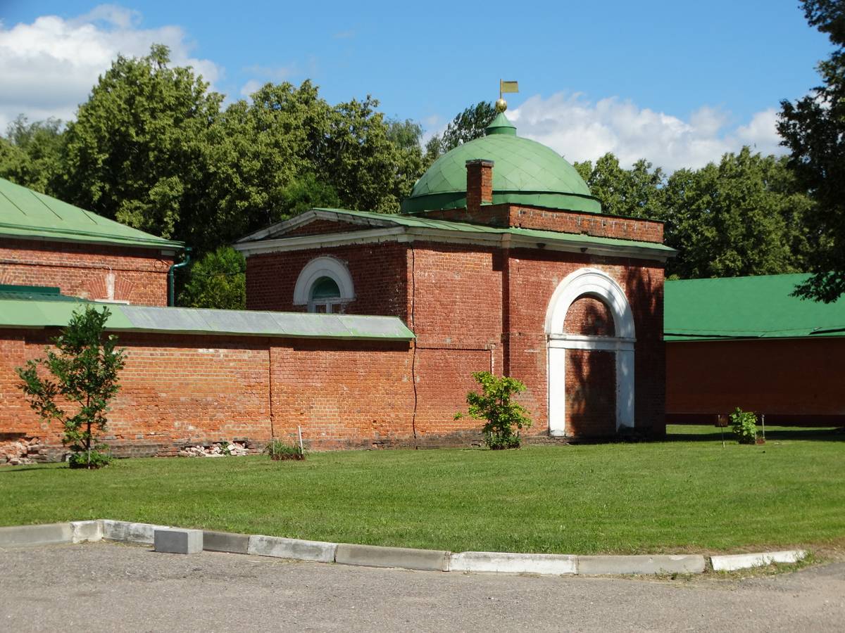 фасады. Церковь Спасо-Бородинский монастырь. Церковь Филарета Милостивого в старом трапезном корпусе, Семёновское (Бородинского с/о) (Можайский городской округ, Московская область)