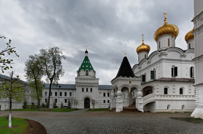 Троицкий Ипатьевский монастырь. Домовая церковь Хрисанфа и Дарии, Кострома (Кострома, город, Костромская область). общий вид в ландшафте