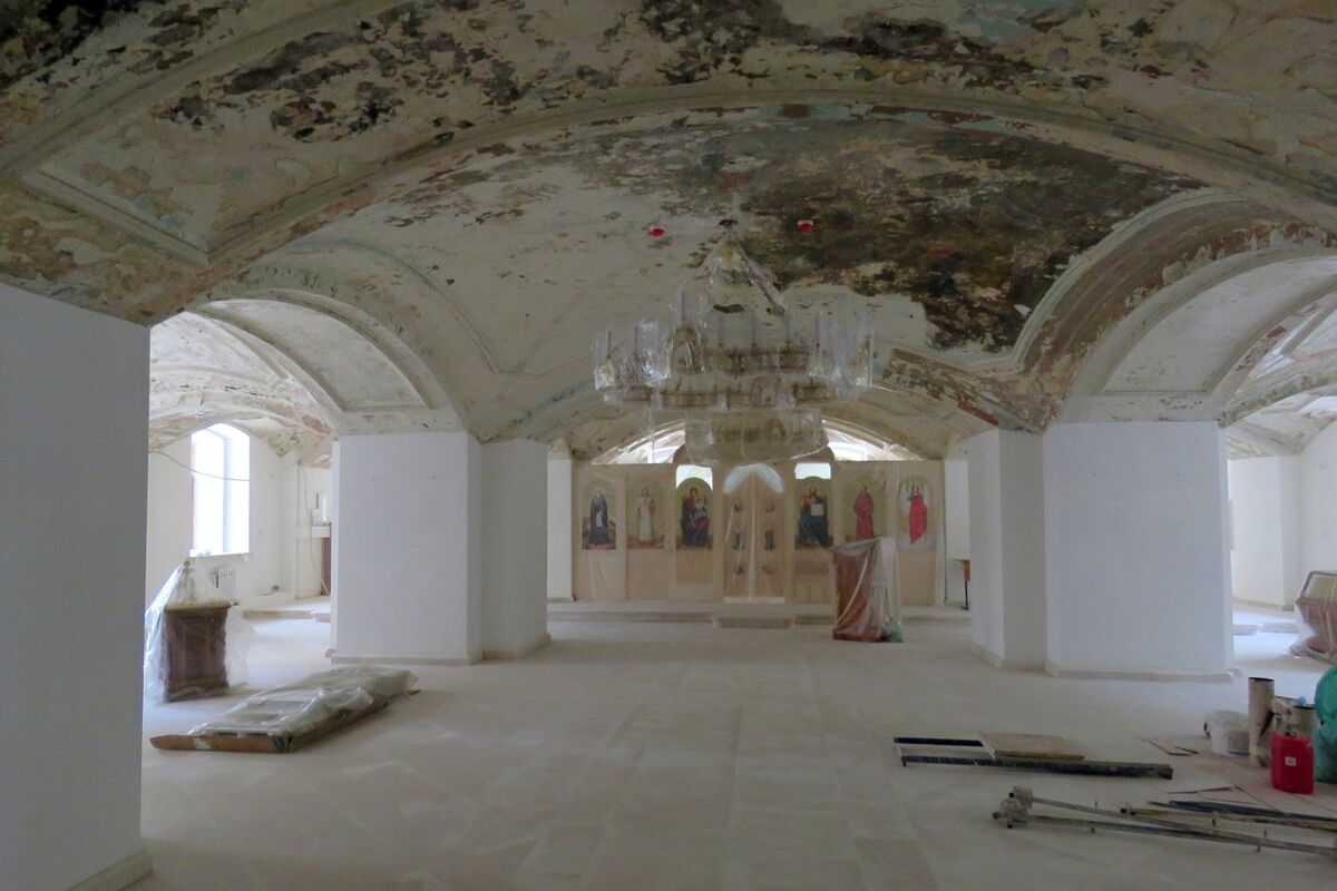 Спасо-Вифанский монастырь. Собор Сошествия Святого Духа, Сергиев Посад (Сергиево-Посадский городской округ, Московская область). интерьер и убранство, Интерьер нижнего храма