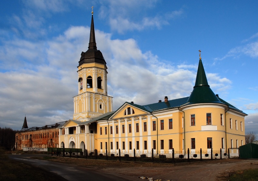 Николо-Радовицкий монастырь. Церковь Петра и Павла в надвратной колокольне, Радовицы (Егорьевский городской округ, Московская область). фасады