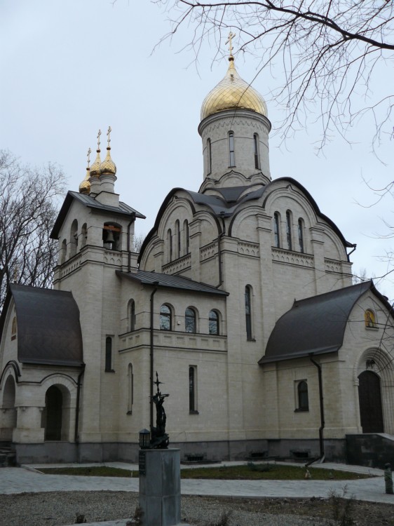 Ставрополь. Церковь Александра Невского. общий вид в ландшафте
