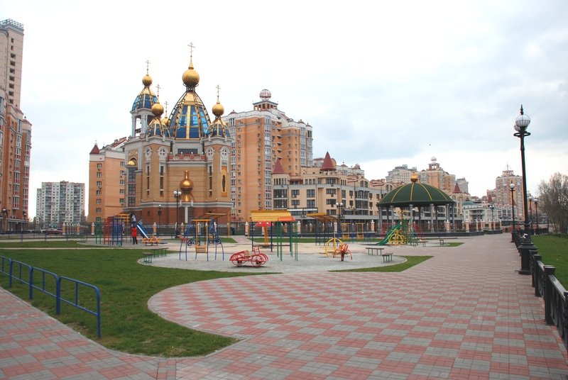 Церковь Рождества Христова на Оболони, Оболонь (Оболонский район, Украина, г. Киев). общий вид в ландшафте