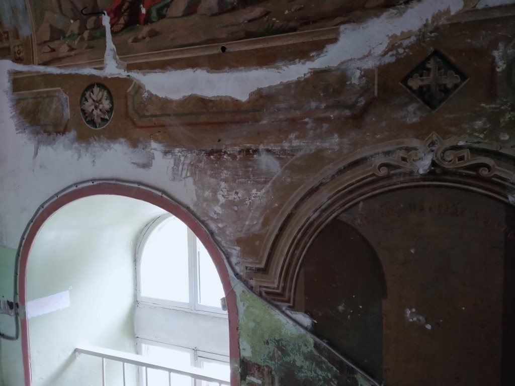 Распятский монастырь. Церковь Распятия Христова, Серпухов (Серпуховский городской округ и гг. Протвино, Пущино, Московская область). интерьер и убранство, сохранившиеся фрагменты масляной живописи в интерьере