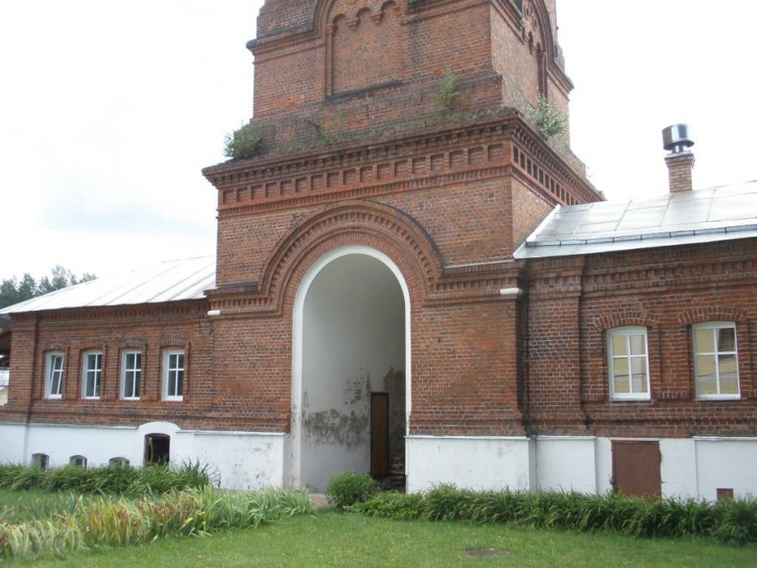 Смена. Параклит-Тарбеева пустынь. Колокольня. архитектурные детали, Восточный фасад нижнего яруса колокольни