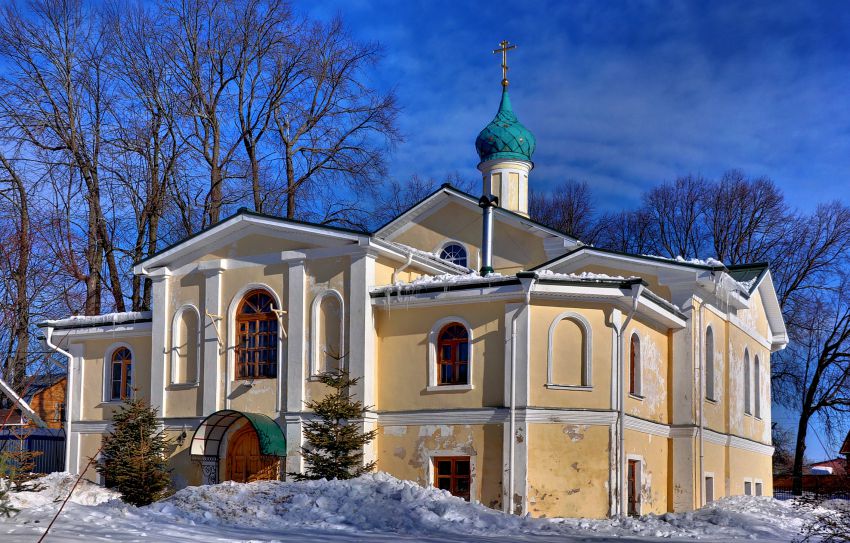 Параклит-Тарбеева пустынь. Церковь Параклита, Смена (Сергиево-Посадский городской округ, Московская область). общий вид в ландшафте