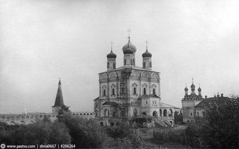 Успенский Иосифо-Волоцкий монастырь. Собор Успения Пресвятой Богородицы, Теряево (Волоколамский городской округ, Московская область). архивная фотография, Фото с сайта pastvu.ru  Фото 1970-х годов.