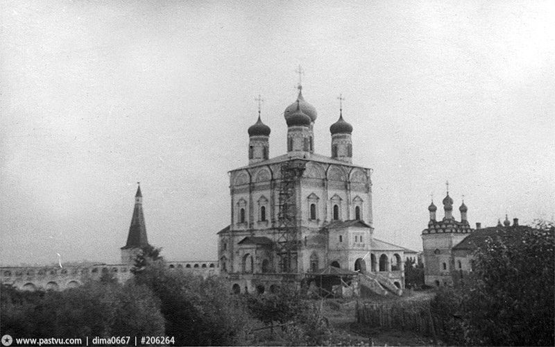 Теряево. Успенский Иосифо-Волоцкий монастырь. Собор Успения Пресвятой Богородицы. архивная фотография, Фото с сайта pastvu.ru  Фото 1970-х годов.