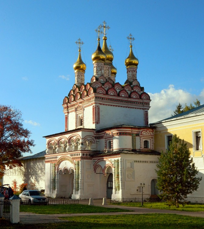 Успенский Иосифо-Волоцкий монастырь. Церковь Петра и Павла над Святыми вратами, Теряево (Волоколамский городской округ, Московская область). фасады