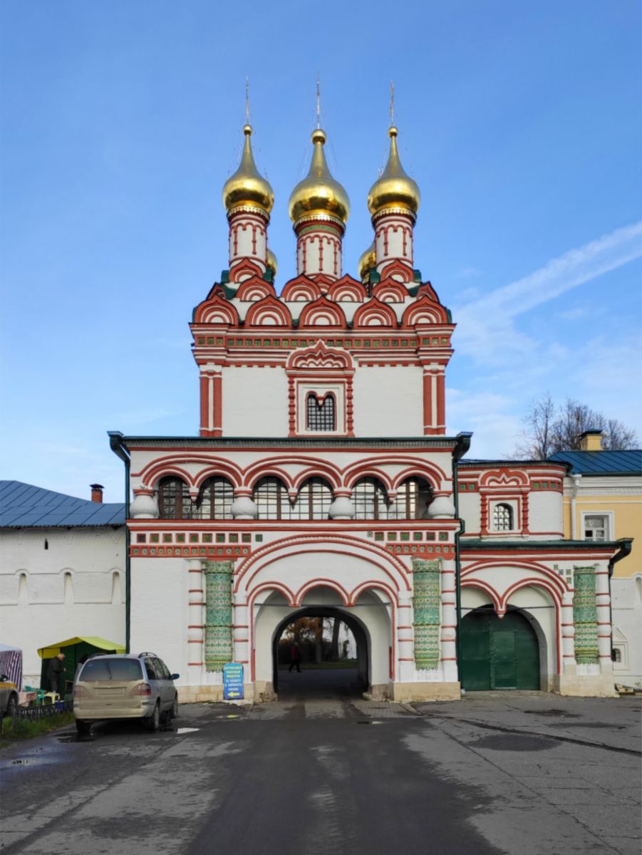 Успенский Иосифо-Волоцкий монастырь. Церковь Петра и Павла над Святыми вратами, Теряево (Волоколамский городской округ, Московская область). фасады