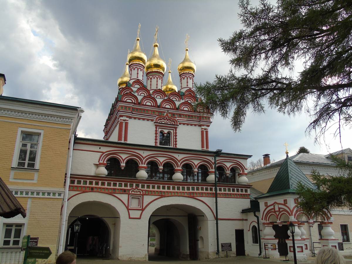 фасады. Успенский Иосифо-Волоцкий монастырь. Церковь Петра и Павла над Святыми вратами, Теряево (Волоколамский городской округ, Московская область)