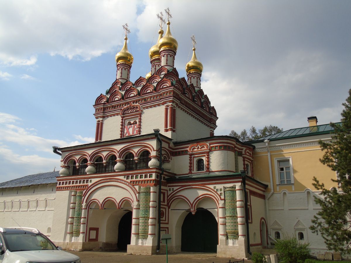 фасады. Успенский Иосифо-Волоцкий монастырь. Церковь Петра и Павла над Святыми вратами, Теряево (Волоколамский городской округ, Московская область)