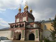 Теряево. Успенский Иосифо-Волоцкий монастырь. Церковь Петра и Павла над Святыми вратами