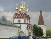 Теряево. Успенский Иосифо-Волоцкий монастырь. Церковь Петра и Павла над Святыми вратами