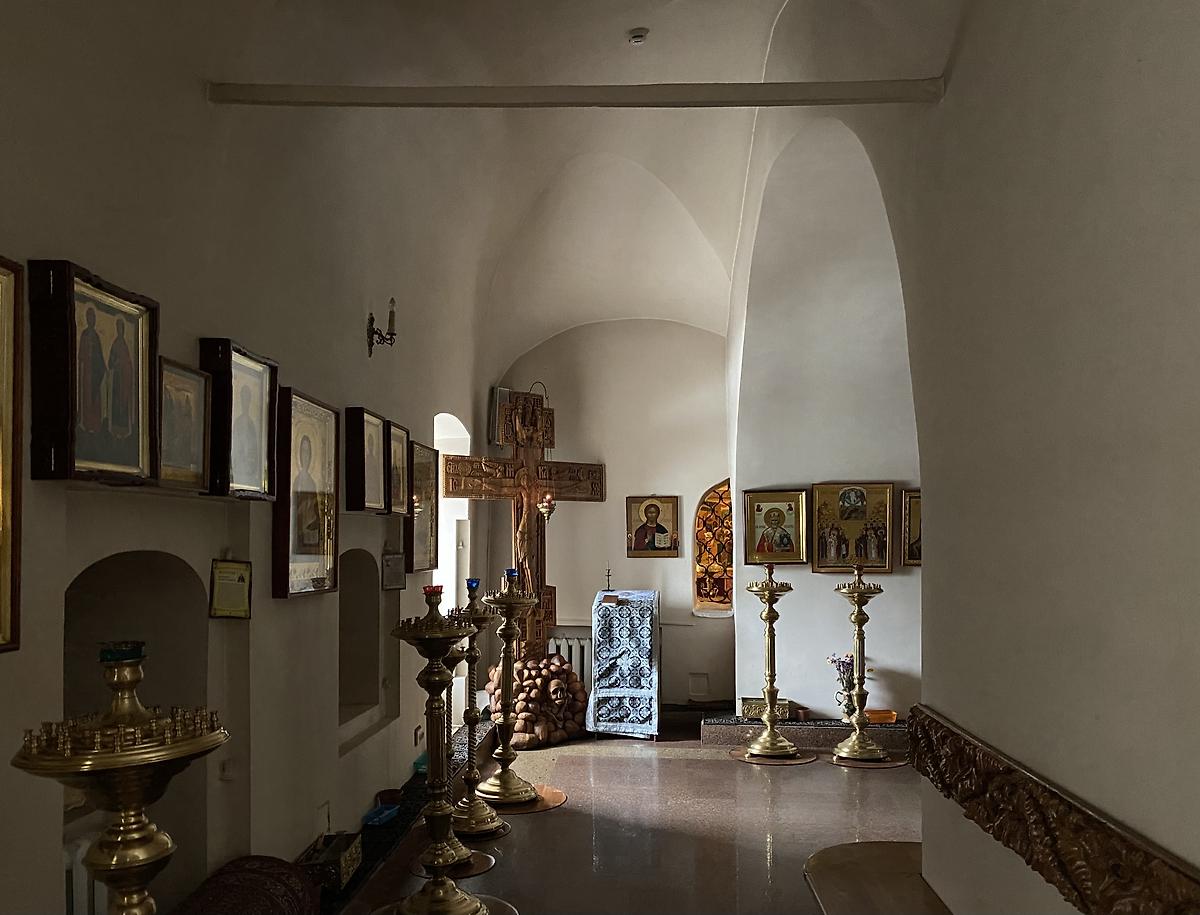 Трапезная нижнего храма, интерьер и убранство. Краснохолмская Ново-Соловецкая Марчуговская пустынь. Церковь Троицы Живоначальной, Фаустово (Красный холм) (Воскресенский городской округ, Московская область)