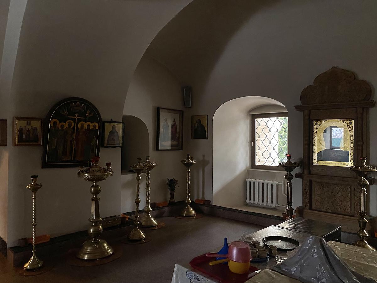 Трапезная нижнего храма, интерьер и убранство. Краснохолмская Ново-Соловецкая Марчуговская пустынь. Церковь Троицы Живоначальной, Фаустово (Красный холм) (Воскресенский городской округ, Московская область)