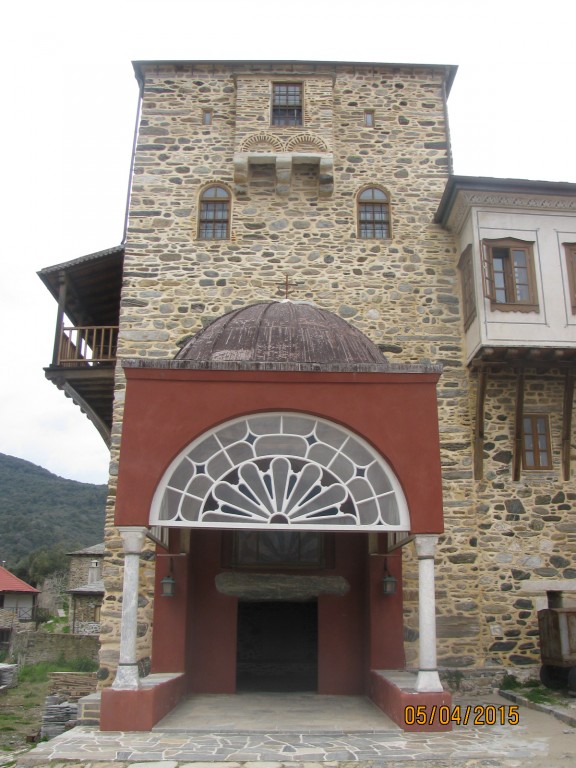 Монастырь Пантократор, Афон (Ἀθως) (Айон-Орос (Άγιον Όρος), Греция). архитектурные детали, Врата монастыря Пантократор