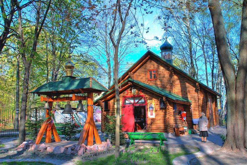 Церковь Агапита Печерского, Шулявка (Шевченковский район, Украина, г. Киев). общий вид в ландшафте, Действующий деревянный Храм