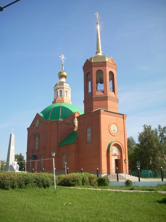 Ельники. Церковь Михаила Архангела. общий вид в ландшафте