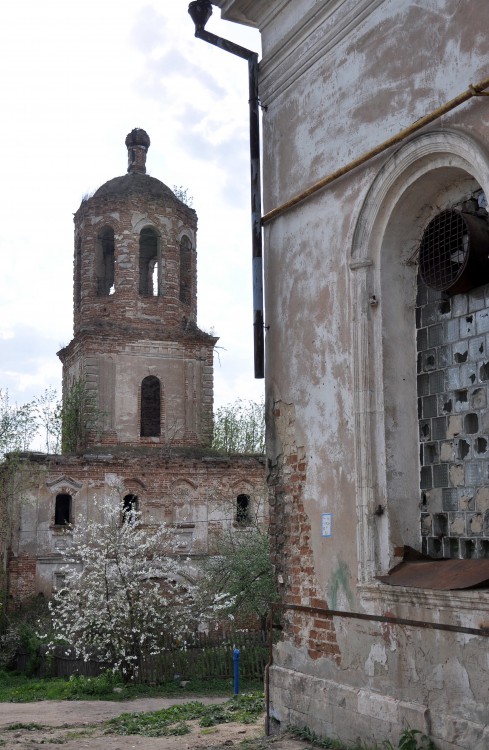 Распятский монастырь. Неизвестная церковь в колокольне, Серпухов (Серпуховский городской округ и гг. Протвино, Пущино, Московская область). фасады