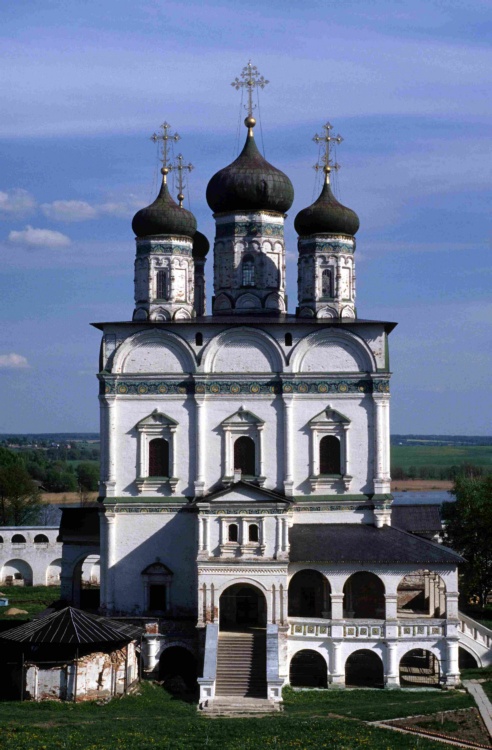 Теряево. Успенский Иосифо-Волоцкий монастырь. Собор Успения Пресвятой Богородицы. фасады