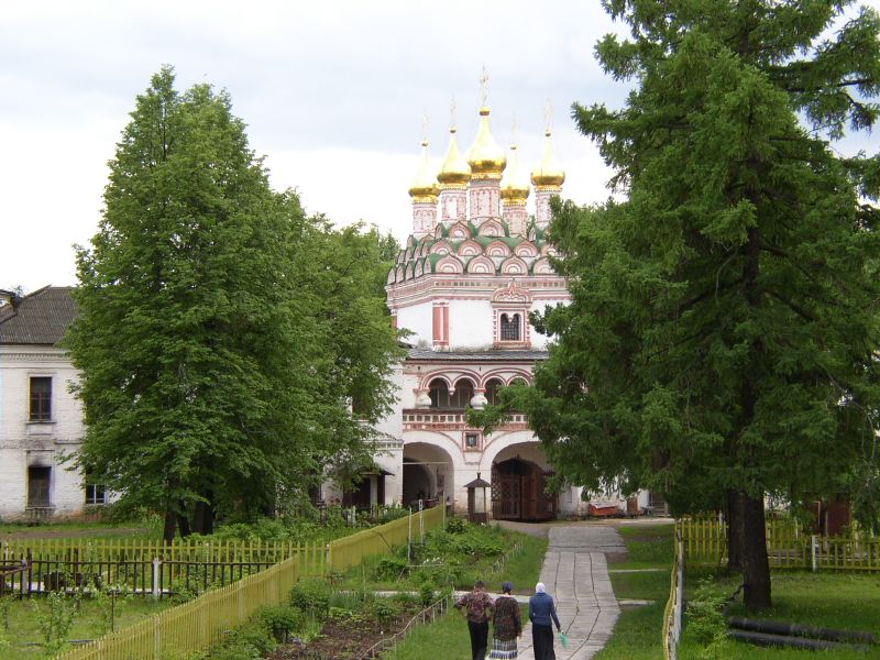 Успенский Иосифо-Волоцкий монастырь. Церковь Петра и Павла над Святыми вратами, Теряево (Волоколамский городской округ, Московская область). фасады