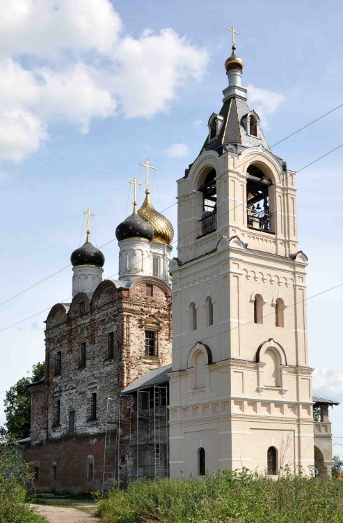 Фаустово (Красный холм). Краснохолмская Ново-Соловецкая Марчуговская пустынь. Церковь Троицы Живоначальной. фасады