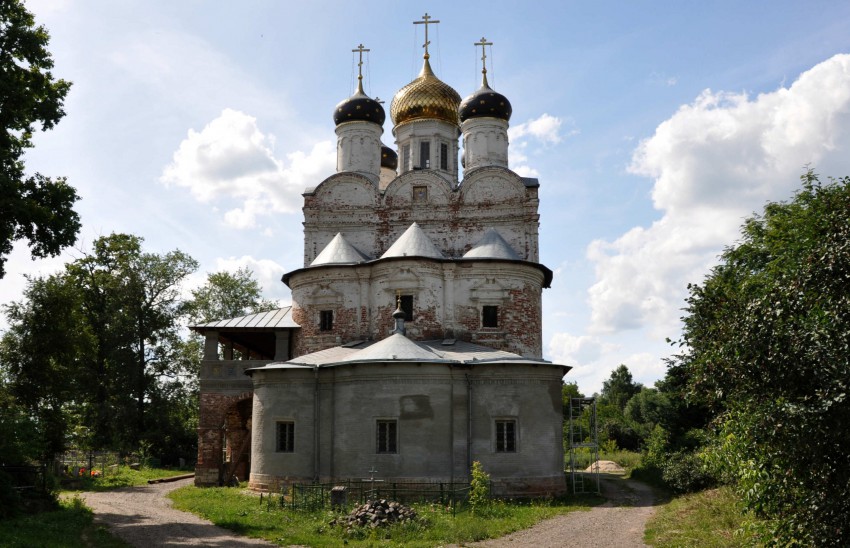 Фаустово (Красный холм). Краснохолмская Ново-Соловецкая Марчуговская пустынь. Церковь Троицы Живоначальной. фасады