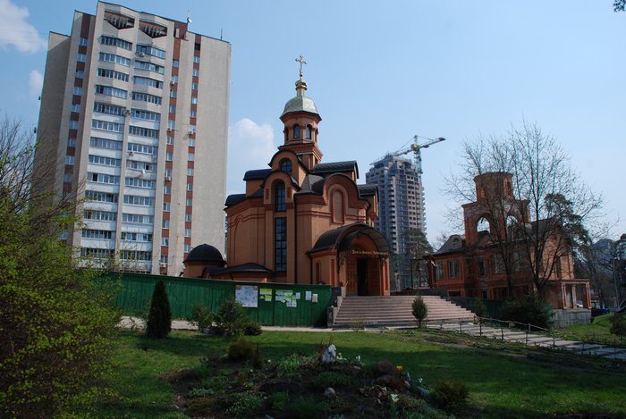 Церковь Феодосия Черниговского, Беличи (Святошинский район, Украина, г. Киев). общий вид в ландшафте