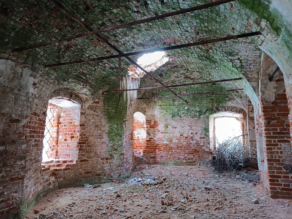 Церковь Рождества Христова, Высоко (Ярославский район, Ярославская область). интерьер и убранство, Интерьер алтаря