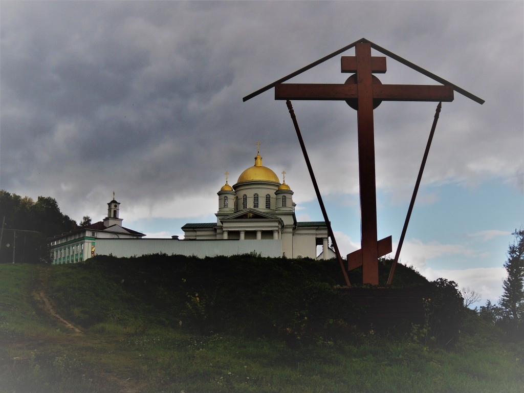 Нижегородский район. Благовещенский монастырь. Часовня Алексия, митрополита Московского. художественные фотографии, Поклонный крест на месте разрушенной в 1928 году каменной Алексеевской часовни