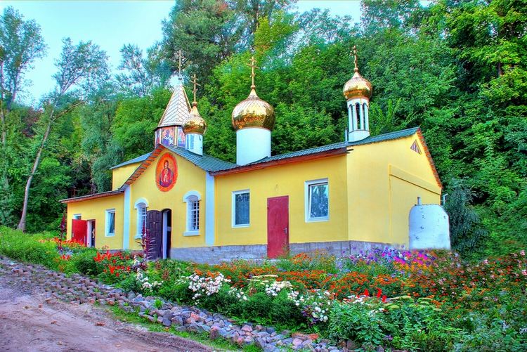 Киев. Церковь Николая Чудотворца бывш. Иорданского монастыря. общий вид в ландшафте