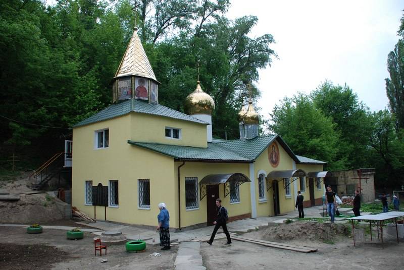 Церковь Николая Чудотворца бывш. Иорданского монастыря, Юрковица (Подольский район, Украина, г. Киев). общий вид в ландшафте