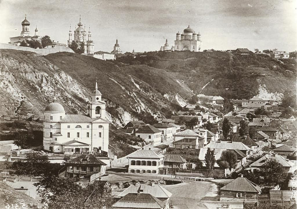 Киев. Церковь Воздвижения Креста Господня на Подоле. архивная фотография, Вид на Подол. В левом нижнем углу – Крестовоздвиженский храм, дореволюционное фото. Источник: http://vozdvizhenka.org.ua/

