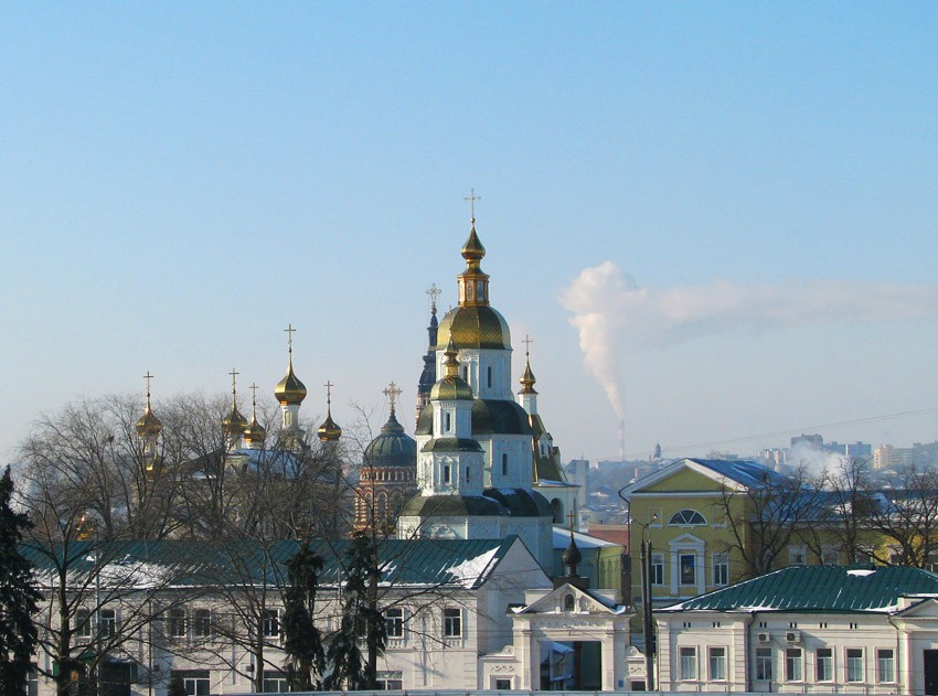 Покровский мужской монастырь, Харьков (Харьков, город, Украина, Харьковская область). общий вид в ландшафте, Вид на монастырь из здания на пл.Конституции