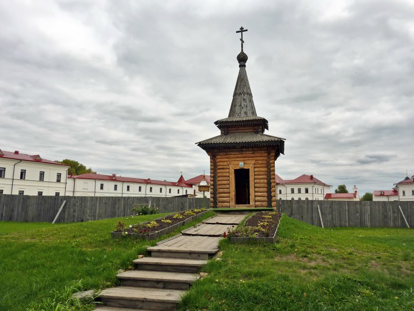 Варницы. Троице-Варницкий монастырь. Часовня. общий вид в ландшафте