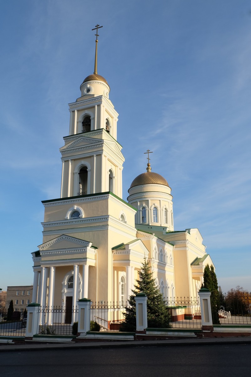 Вольск. Собор Троицы Живоначальной (новый). фасады