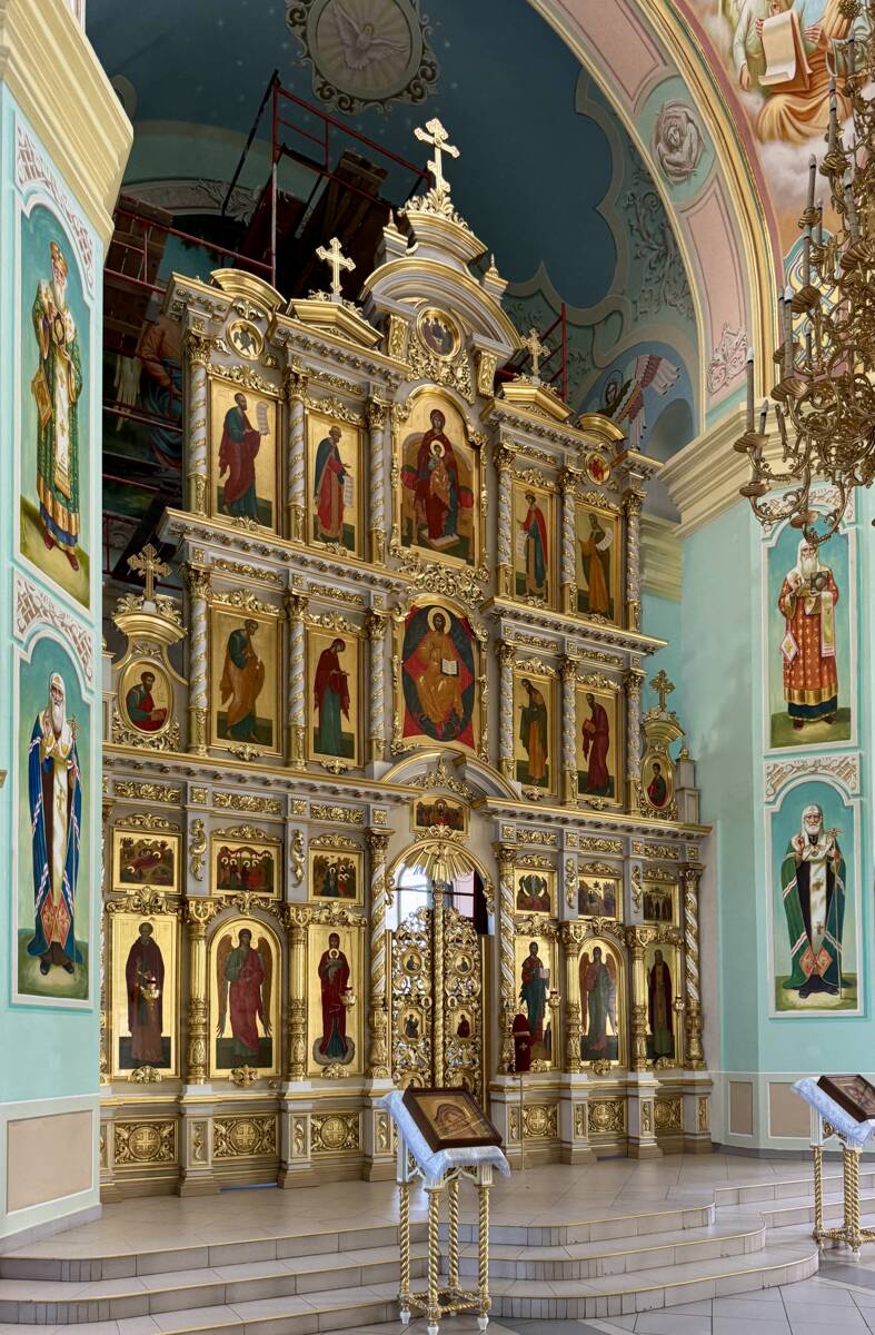 Собор Троицы Живоначальной (новый), Вольск (Вольский район, Саратовская область). интерьер и убранство, Иконостас